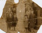 �owicz - Rodzina Wo�kowicz�w przy nagrobku Joela Wo�kowicza, 1930 r. 