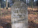 Tu zosta� pochowany starzec, pan Mosze Cwi, syn pana Zeliga, b�ogos�awionej pami�ci, zmar� 26 kislew (5)675. Niech jego dusza zostanie zawi�zana w w�ze� �ycia. (Data �mierci: 14 grudnia 1914 r.)