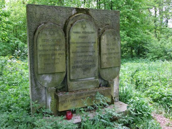 Szczebrzeszyn - pomnik na cmentarzu �ydowskim